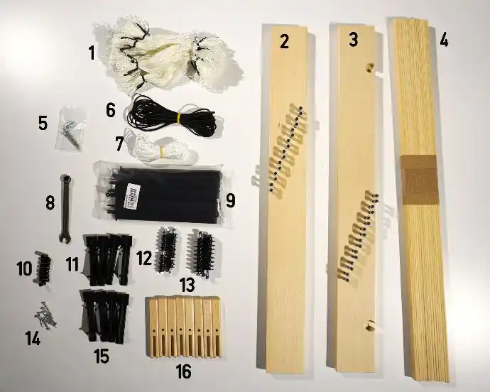 Φωτογραφία που δείχνει όλα τα εξαρτήματα της επέκτασης μιταριών του αργαλειού Louet Jane