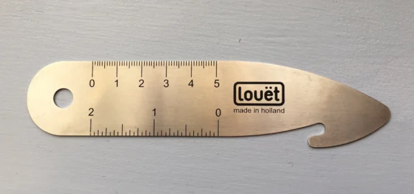 Louet stainless reed hook ruler Μεταλλικός κλέφτης χτενιού από τη Louet με υποδεκάμετρο