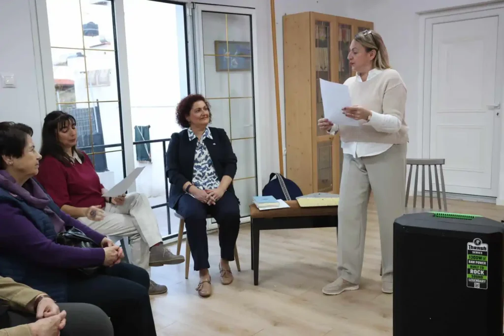 Διαβάζοντας κείμενα που έχει γράψει η Ζωή για τις υφάντρες του χθες