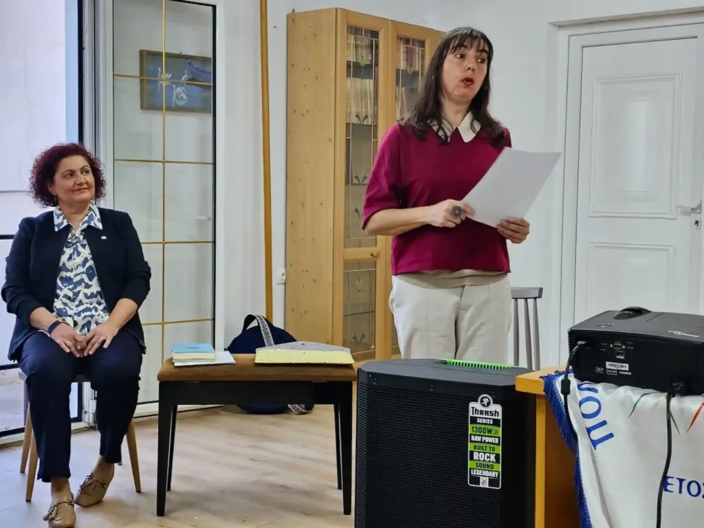 Διβάζοντας ιστορίες που έχει γράψει η Ζωή σχετικά με τις υφάντρες του χθες